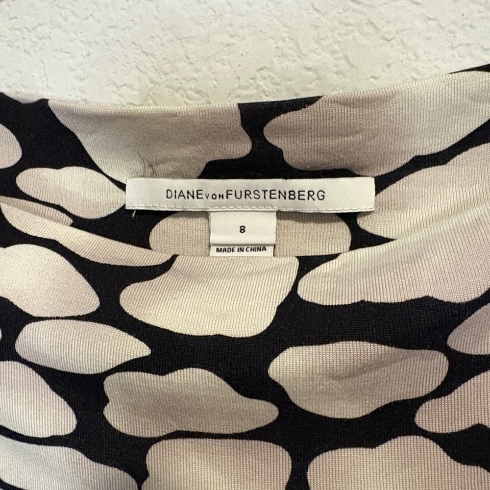 Diane Von Furstenberg Blue and Cream 3/4 Sleeve Dress 100% silk - Picture 2 of 8